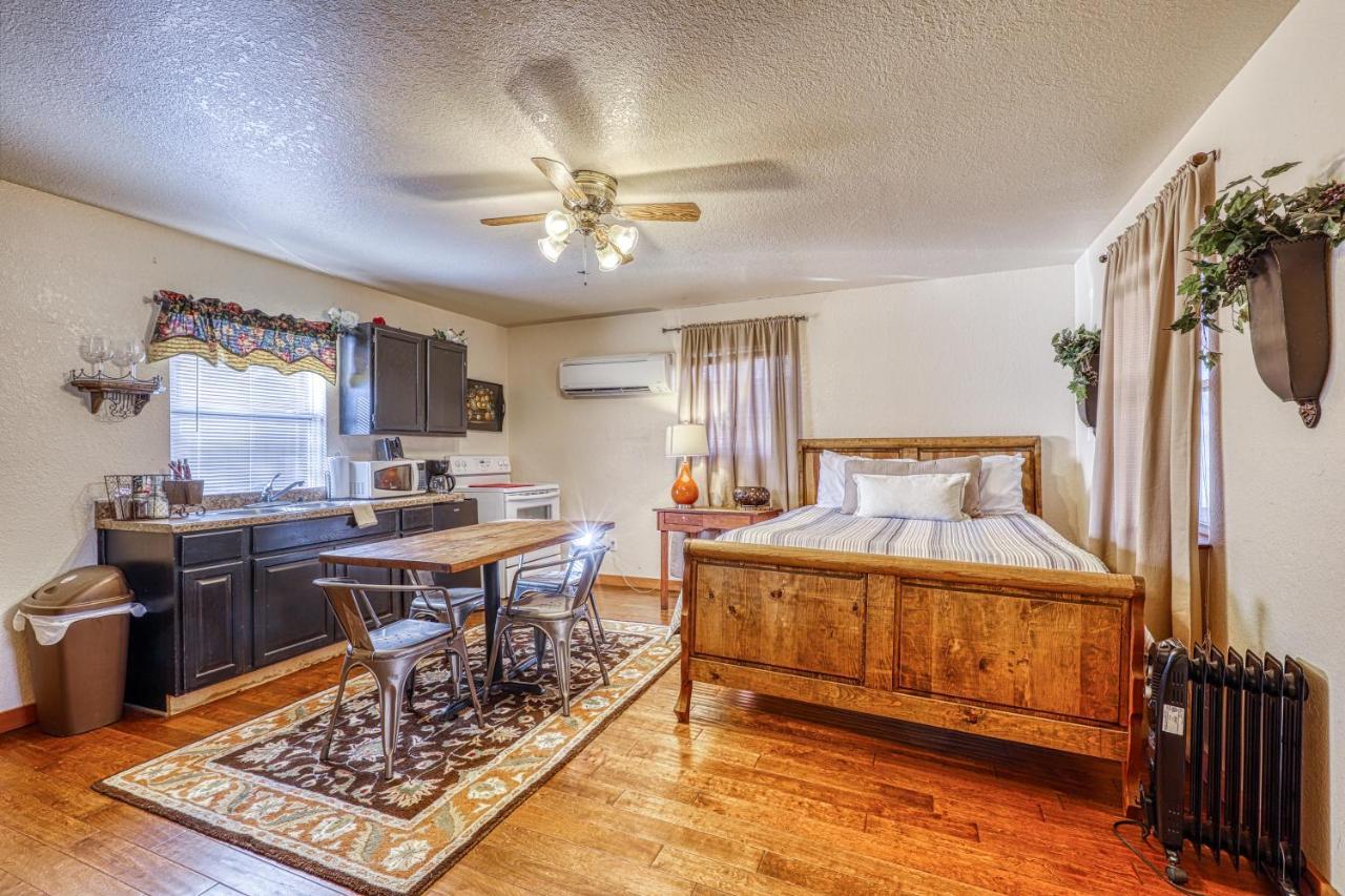 The Olive @ Mendelbaum Winery Guest Cabins Hotel Fredericksburg Exterior foto