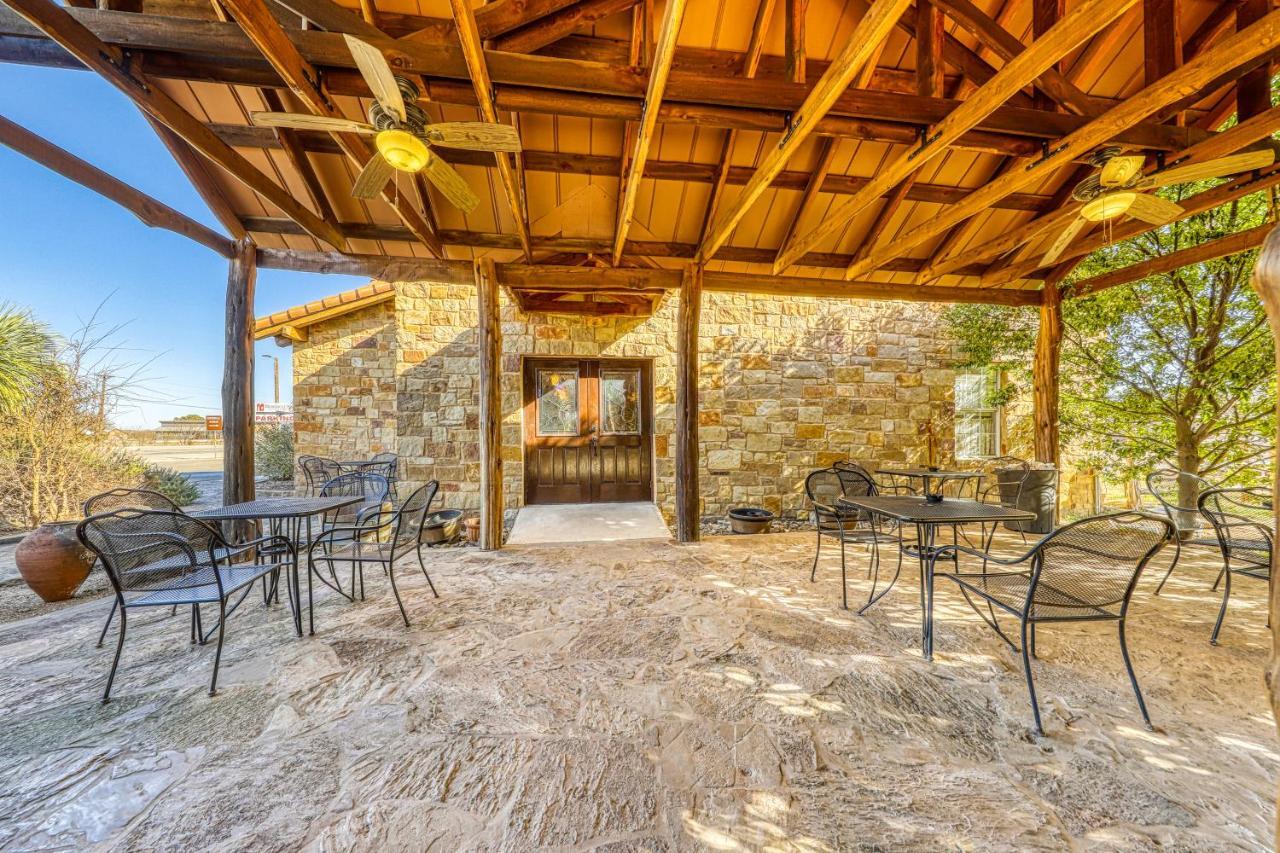 The Olive @ Mendelbaum Winery Guest Cabins Hotel Fredericksburg Exterior foto