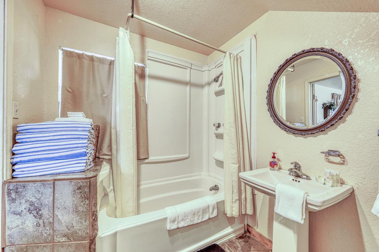 The Olive @ Mendelbaum Winery Guest Cabins Hotel Fredericksburg Exterior foto